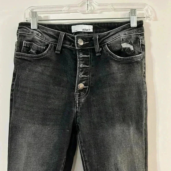 Vervet distressed skinny jeanss in a size 26 - Picture 2 of 9